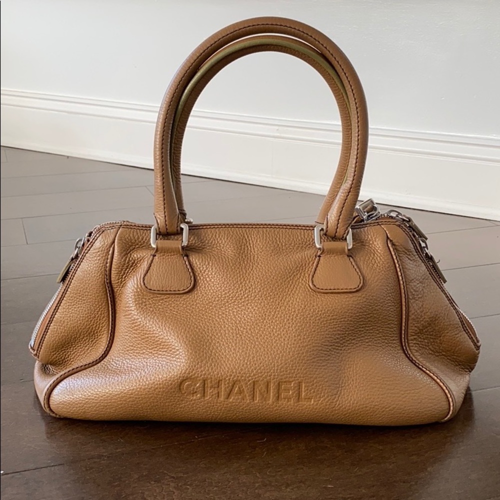 Chanel duffle style shoulder bag!